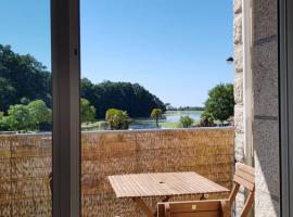 Bel appartement la Forêt-Fouesnant vue sur la baie, hotel berdekatan Cornouaille Golf Course, La Forêt-Fouesnant