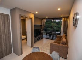 Beachfront Condo Escape 243, hotel v destinaci Rayong
