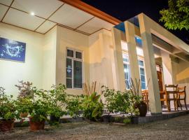 Charming Holiday Lodge, Hotel in Midu