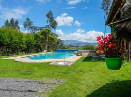 Hostería Colibri Aeropuerto, ξενοδοχείο σε Tababela