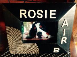 Rosie AirB, cabaña o casa de campo en Hébertville