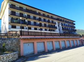 Apartament Donadó - Port del Comte, hotelli kohteessa La Coma i la Pedra