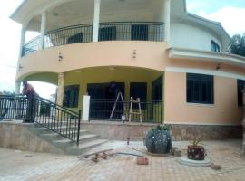 Lorycon Inn Hotel, hotel a Rwamahwa