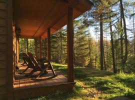 The Ridge At Glacier - Luxury Cabins: Coram şehrinde bir otel