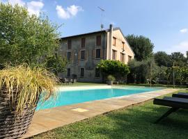 Corte Vallio, hotel with pools in Desenzano del Garda