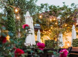 Oleander Romantik Zimmer, hotel with parking in Trausdorf