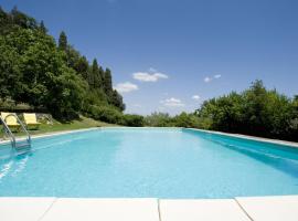 Entire property Florence private pool park，巴貝里諾·迪·穆傑羅的有停車位的飯店