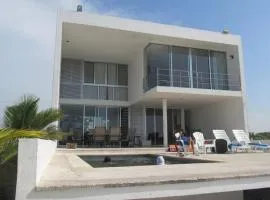 Designer´s House Beach Front Superb Ocean View Hi Speed WiFi
