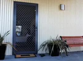 THE TIN SHED Couples accommodation at Bay of Fires