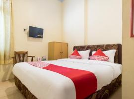 OYO 723 Penginapan Nia Mandiri Syariah, hotel in Medan