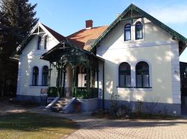 Szalay Villa, отель типа «постель и завтрак» в Веспреме