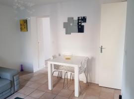 Jolie appartement moderne à Roanne, Familienhotel in Roanne