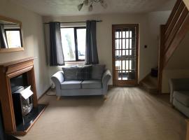 Modern two bedroom house near Jurassic Coast, hotel with parking in Winterborne Abbas