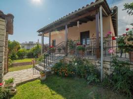 Family House with Garden, ξενοδοχείο στην Ηγουμενίτσα