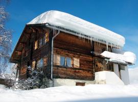 Casa Cadruvi, Ferienhaus in Obersaxen, 150 Quadratmeter, alojamento para férias em Obersaxen