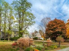 Chesterfield Inn, hotel a prop de Santa s Land, a West Chesterfield