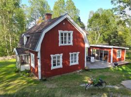 Bastanäs Rosenberg, parkolóval rendelkező hotel Linneryd városában