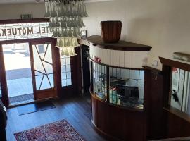 Hotel Motueka Backpackers, Loud Live Music Friday Saturday Nights, hotel v destinaci Motueka