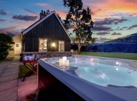 Dalveich Cottage, hot tub, 2 bedroom, Lochearnhead, perehotell sihtkohas Lochearnhead