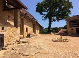 La Roussille - Oak Barn, üdülőház Saint-Sulpice-dʼExcideuil városában