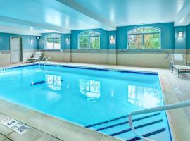 Holiday Inn Express Woodbridge by IHG, hotel en Avenel