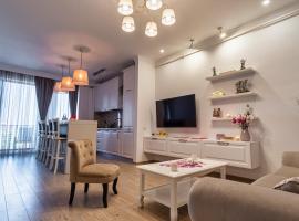 Oasis by the Lake - Solid Residence Mamaia Apartment، فندق بالقرب من Castel Summer Club، مامايا