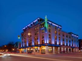 The Plaza Hotel a Trademark Collection by Wyndham, hotelli kohteessa Kamloops