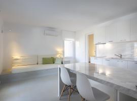 67sq meters modern apartment with a swimming pool and sea view in Koundouros、Koundourosの駐車場付きホテル