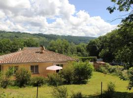 Chambre privée dans maison au pied de la montagne noire, 5km de Mazamet, hotel en Saint-Amans-Valtoret