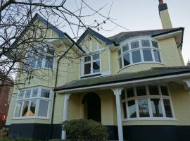 The Old Sea Captain's House, Aberporth, hotell i Aberporth