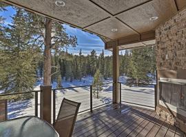 Lead Vacation Rental with Hot Tub, 2 Mi to Deer Mtn!, hytte i Lead