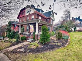 2 Mi to Reading Pagoda Spacious Home with Deck!, hotel v destinaci Reading