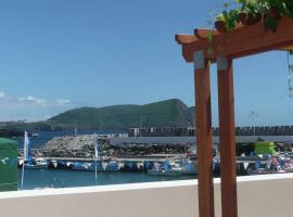 OceanFront Studio - Casa Santo Antonio, hotel cu parcare din São Mateus