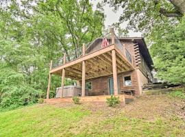 Cozy Amish Country Cabin on Shipshewana Lake!, hotel in Shipshewana