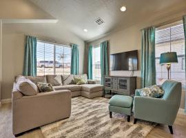 Utah Home w/ Pool Access: Near St George & Zion!, hotel u gradu Vašington