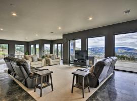 Luxury Home with Views - 5 Min to Columbia River, casa rústica em Underwood