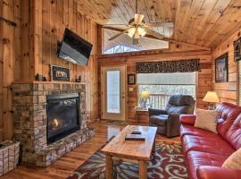 Hidden Springs Cabin with Hot Tub, 2 Mi to Dollywood, hotel en Sevierville
