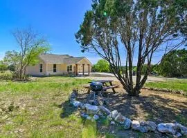 Hill Country Casita with Patio 13 Mi to Dtwn Boerne