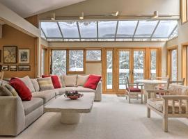 Ski-InandSki-Out Winter Park Condo with Pool Access!, Hotel in Winter Park