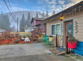 Quaint Juneau Apt w/ Scenic Mountain Surroundings!, hotel a Mendenhaven