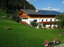 Oberschoellberghof, hotel cerca de Alm-Express, Lutago