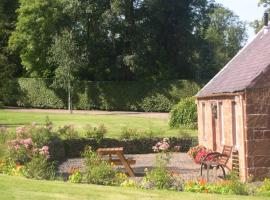 Harleyburn Cottages - Stables and Saddlery, pet-friendly hotel in Melrose