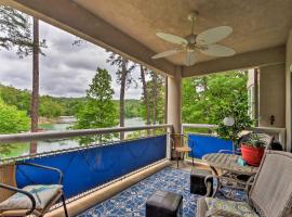 Lakefront Condo with Resort-Style Amenities and Marina, hotel en Salem