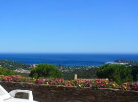 Villa Les Albizias, hotel i Cavalaire-sur-Mer