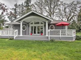 Contemporary Tacoma Cottage with Deck and Pond!, hotel near Holiday Park JBLM, Tacoma