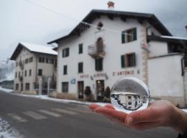 Antico Albergo Sant'Antonio, hotel con parking en Fonzaso