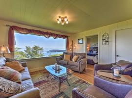 Waterfront Home about 6 Mi to Olympic National Park!, holiday rental in Port Angeles