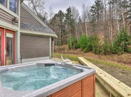 Ski-in Condo with Hot Tub on Burke Mtn Slopes!، فندق في East Burke
