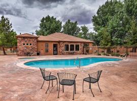 Lovely Kanab Condo in Dwtn, 30 mi to Zion NP!, hotel in Kanab