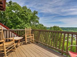 Burkesville Apt with Deck, Views and Pool Access!, huisdiervriendelijk hotel in Burkesville